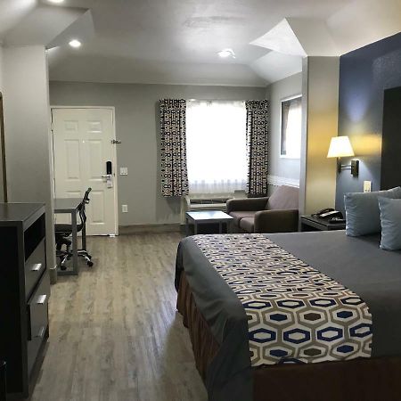 Camelot Inn And Suites Aldine Екстер'єр фото