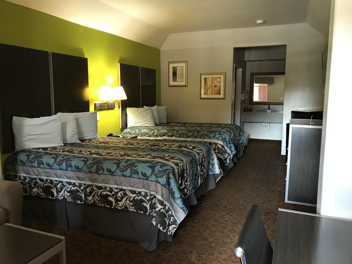 Camelot Inn And Suites Aldine Екстер'єр фото