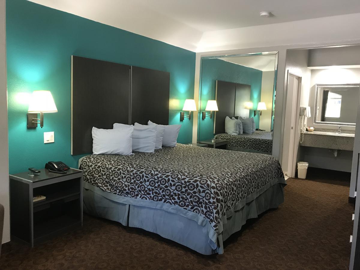 Camelot Inn And Suites Aldine Екстер'єр фото