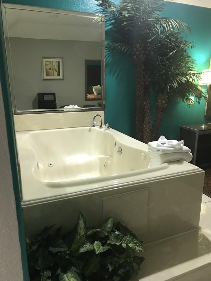 Camelot Inn And Suites Aldine Екстер'єр фото