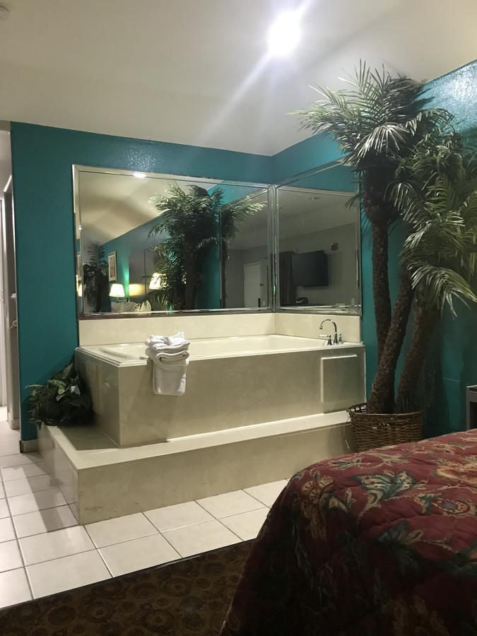 Camelot Inn And Suites Aldine Екстер'єр фото