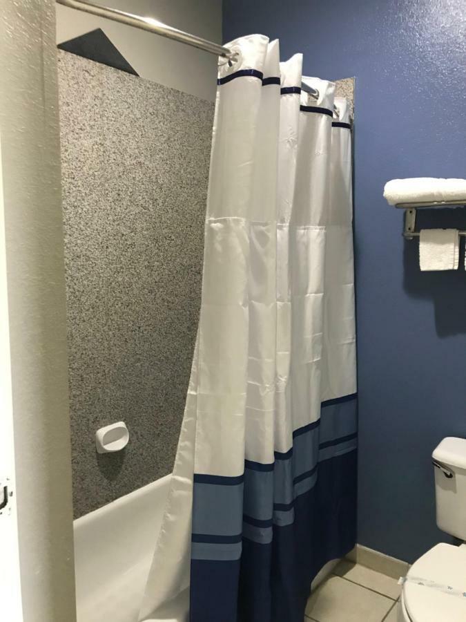 Camelot Inn And Suites Aldine Екстер'єр фото